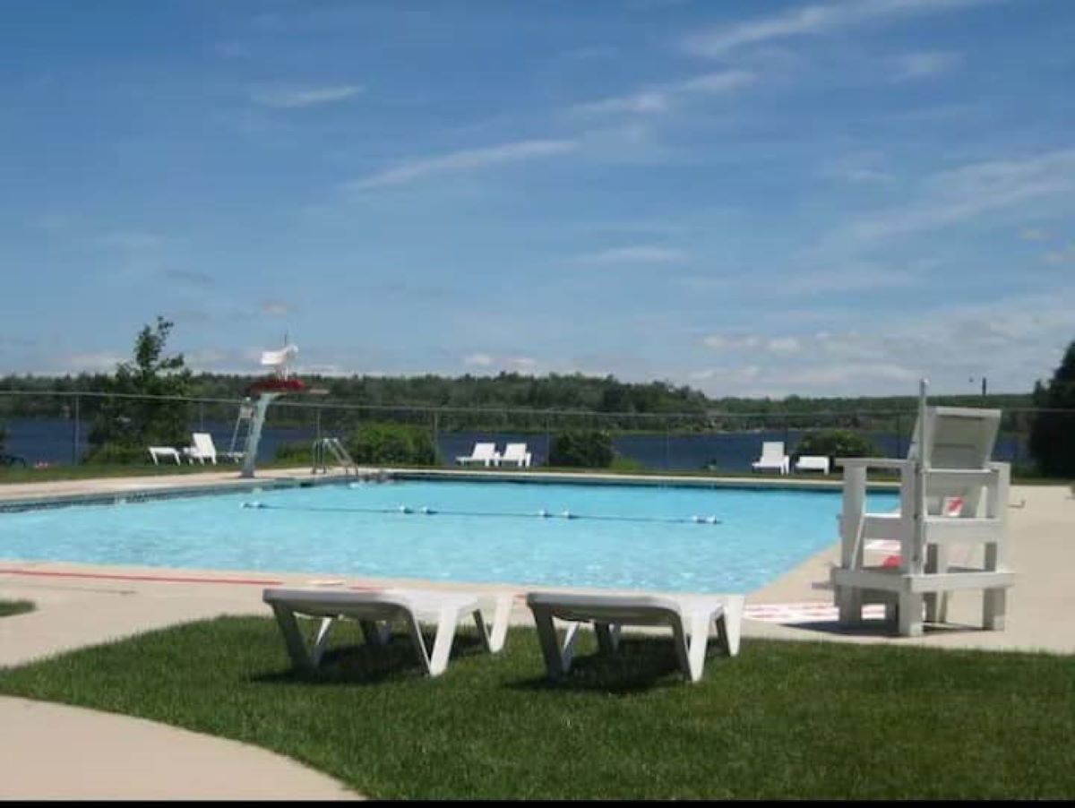 Private Swimming POOL Only 0.5 mile from house